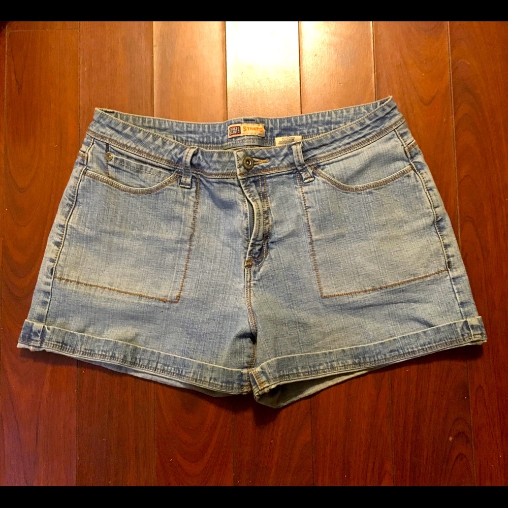 Lightwash Denim Shorts ❤️